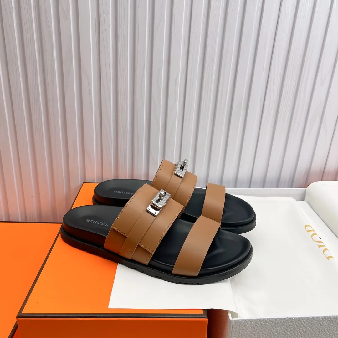 👟👟Ex-factory price 480👟👟 High version of Hermes 🐎The extremely popular couple's second uncle slippers/the latest snake print sandals and slippers, paired with various colorful socks, so trendy!  ———————— Upper: imported cowhide/Lining: imported cowhide Outsole: Tpu non-slip and wear-resistant outsole Female 36-46.